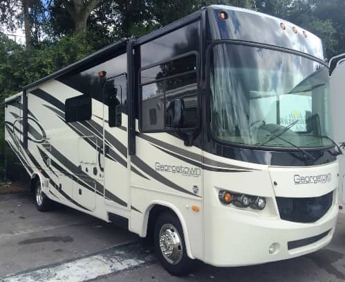 Benefits of Traveling in a Large RV