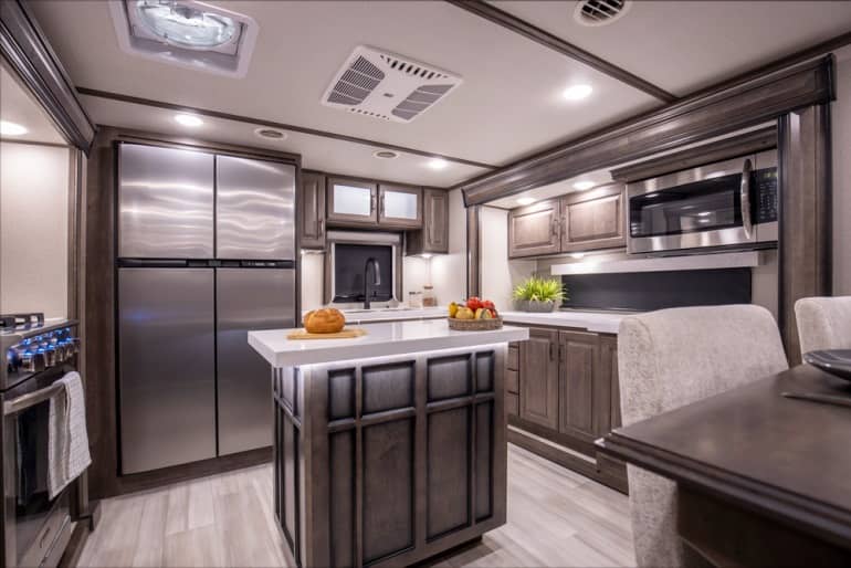 Pros and Cons of Rear Kitchens in Fifth Wheels