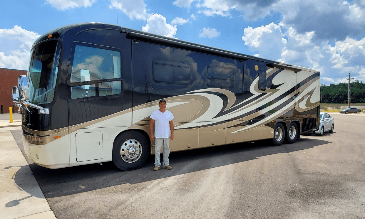 Mr-Adkins-2011-Entegra-Anthem-in-VA